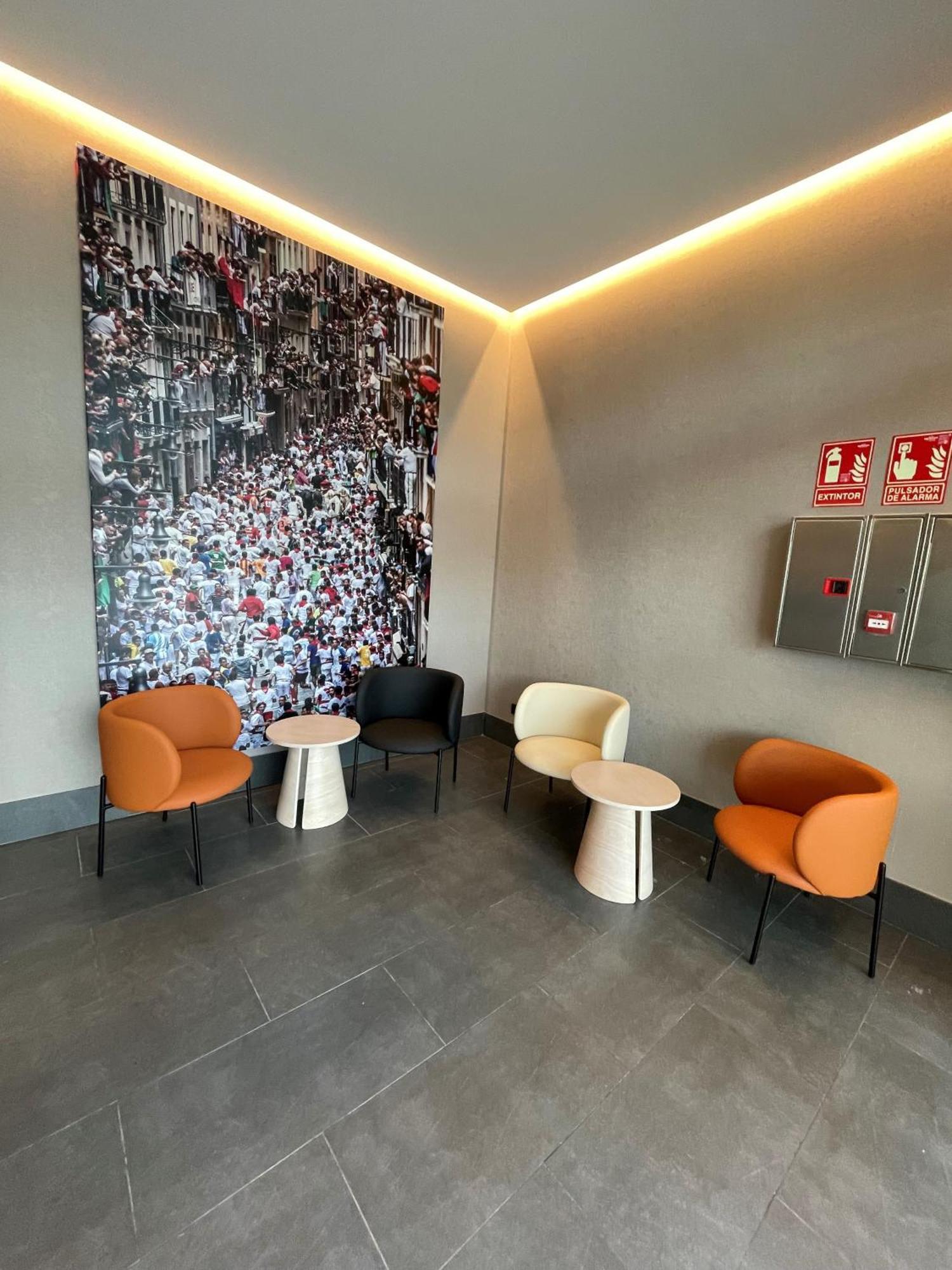 AH San Fermín Pamplona Aparthotel Exterior foto